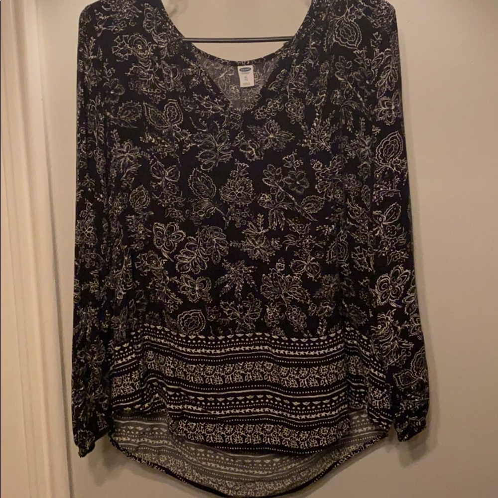 Black/white floral long sleeve blouse